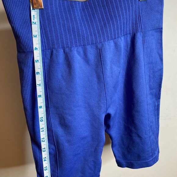 woman short - Picture 2 of 8